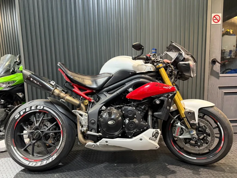 TRIUMPH 凱旋 Speed Triple 1050R